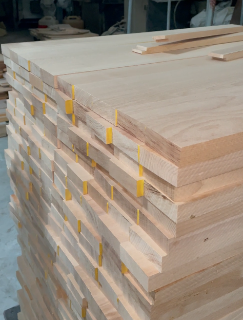 Difficulties in beech wood paneling and solutions for glue application
