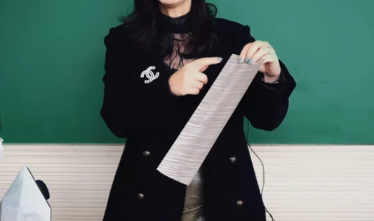 Tips for hand-pasting UV wood veneer without bubbles! Follow Fushen to teach you